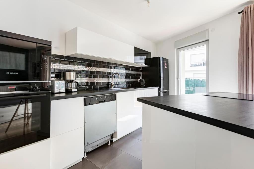 נאנטר Grand Appartement , Paris La Defense Arena, 50 Metres De La Gare, 15 Min Champs Elysees מראה חיצוני תמונה